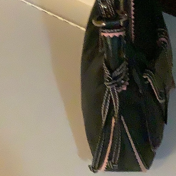 Isabella Fiore Black and Pink Shoulder Bag with Embroidery - Picture 4 of 16